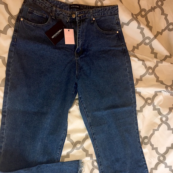Dark denim faded blue jeans. Size US 10. Brand is Pretty Little Thing. - Picture 3 of 4